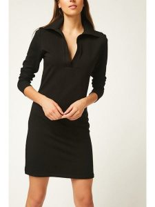 Milan Kiss Sukienka w kolorze czarnym rozmiar: L. Czarne sukienki Milan Kiss, na co dzień, l, bez wzorów, bez kołnierzyka, bez ramiączek, mini, proste. Za 130,99 zł.