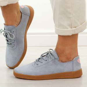 Niebieskie skórzane półbuty damskie T.Sokolski w26-611. Niebieskie półbuty Sokolski, na jesień, bez wzorów, z jeansu, z okrągłym noskiem, bez obcasa, bez zapięcia. Za 199,00 zł.