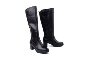 RIEKER 77684-00 black, kozaki damskie. Czarne kozaki Rieker, bez wzorów, bez obcasa, na obcasie, bez zapięcia. Za 475,92 zł.