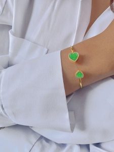 Les Favorites Pozłacana bransoletka z cyrkoniami i chalcedonem rozmiar: onesize. Zielone bransoletki Les Favorites, z cyrkonią, pozłacane. Za 282,99 zł.