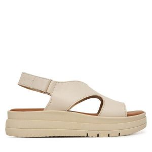 Sandały Tamaris. Białe sandały Tamaris, bez wzorów, bez obcasa, na płaskiej podeszwie, bez zapięcia. Za 369,99 zł.