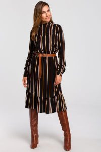 Sukienka boho w paski z falbaną na dole i paskiem brązowa wiskoza. Brązowe sukienki Sukienki.shop, do pracy, s, bez wzorów, z wiskozy, biznesowe, bez kołnierzyka, bez ramiączek. W wyprzedaży za 174,00 zł.