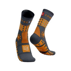 Skarpety trekkingowe Compressport Trekking Socks. Brązowe skarpetki Compressport, bez wzorów. Za 96,99 zł.