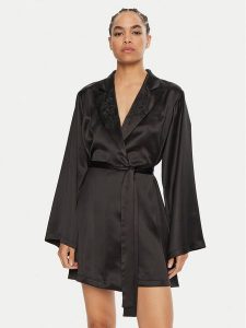 Guess Szlafrok O4BX08 WGIN0 Czarny. Czarne szlafroki Guess, xs, z aplikacjami, z syntetyku, bez kaptura. Za 359,99 zł.