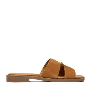 Klapki Lasocki. Brązowe klapki Lasocki, bez wzorów, bez obcasa. Za 139,99 zł.