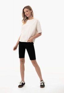 Szorty jeansowe, Slim Fit, E-NEDA. Czarne szorty Volcano, bez wzorów, z bawełny, klasyczne. Za 149,99 zł.