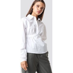 NA-KD Trend Krótka koszula z miseczkami - White. Koszule marki NA-KD Trend. W wyprzedaży za 73,17 zł.