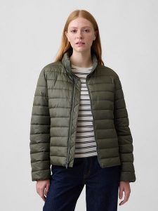 GAP Kurtka pikowana w kolorze khaki rozmiar: M. Brązowe kurtki GAP, m, bez wzorów, bez kaptura. Za 189,95 zł.
