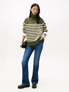 TOMMY JEANS Dżinsy - Flared fit - w kolorze granatowym rozmiar: W28/L30. Niebieskie jeansy Tommy Jeans, z aplikacjami, z jeansu. Za 354,10 zł.