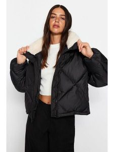 Trendyol Kurtka zimowa w kolorze czarnym rozmiar: S/M. Czarne kurtki Trendyol, na zimę, m, bez wzorów, z puchu, bez kaptura. Za 184,02 zł.