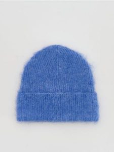 Czapka beanie - niebieski. Niebieskie czapki Reserved, bez wzorów. Za 59,99 zł.