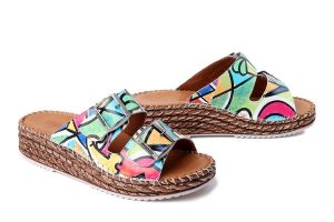 MANITU 900183-00 bunt, klapki damskie. Klapki Manitu, bez wzorów, ze skóry, bez obcasa. Za 229,42 zł.