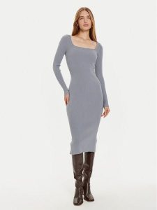 Guess Sukienka codzienna W4BK99 Z3I22 Niebieski Regular Fit. Niebieskie kombinezony Guess, s, z aplikacjami, z wiskozy, bez kołnierzyka, bez ramiączek. Za 319,99 zł.