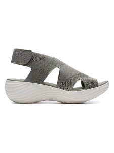 Clarks Skórzane sandały w kolorze szarym na koturnie rozmiar: 38. Szare sandały Clarks, bez wzorów, z otwartym noskiem, bez obcasa, na koturnie, bez zapięcia. Za 113,63 zł.