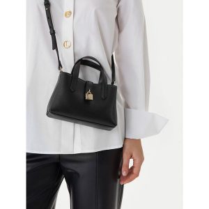 Torebka KARL LAGERFELD. Czarne torebki klasyczne KARL LAGERFELD, bez wzorów, bez dodatków. Za 664,99 zł.