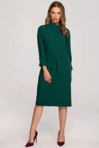 Sukienka elegancka pudełkowa z zaszewkami zielona. Zielone sukienki Stylove, do pracy, xl, bez wzorów, biznesowe, bez kołnierzyka, bez ramiączek. W wyprzedaży za 251,00 zł.