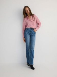 Koszula z wiskozy - pastelowy róż. Czerwone koszule Reserved, l, bez wzorów, z wiskozy, bez kołnierzyka, bez ramiączek. W wyprzedaży za 49,99 zł.