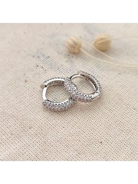 Atelier MIU Pozłacane kolczyki-kreole z cyrkoniami rozmiar: onesize. Szare kolczyki Atelier MIU, z cyrkonią, pozłacane. Za 74,81 zł.