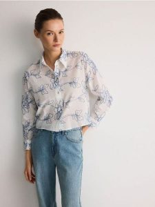 Koszula z nadrukiem - ciemnozielony. Zielone koszule Reserved, l, bez wzorów, z bawełny, bez kołnierzyka, bez ramiączek. W wyprzedaży za 39,99 zł.