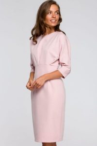 Sukienka elegancka ołówkowa z kimonowymi rękawami taliowana różowa. Czerwone sukienki Stylove, do pracy, s, bez wzorów, biznesowe, bez kołnierzyka, bez ramiączek, ołówkowe. Za 239,00 zł.