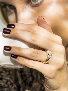 DIAMOND & CO Złoty pierścionek "Ma Panthère" z diamentami rozmiar: 52. Niebieskie pierścionki Diamond & Co, z diamentem, złote. Za 3 602,10 zł.