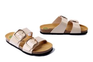 DR. BRINKMANN 700717-08 beige, klapki damskie. Brązowe klapki Dr. Brinkmann, bez wzorów, bez obcasa. Za 211,92 zł.