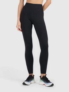 Legginsy fitness damskie z wysokim stanem. Czarne legginsy 4f, bez wzorów, z elastanu, z podwyższonym stanem. Za 99,99 zł.