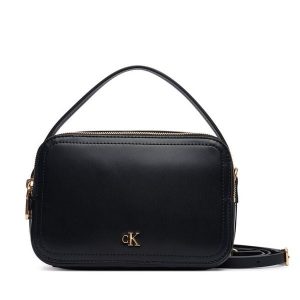 Torebka Calvin Klein. Czarne listonoszki Calvin Klein, bez wzorów, bez dodatków. Za 409,99 zł.