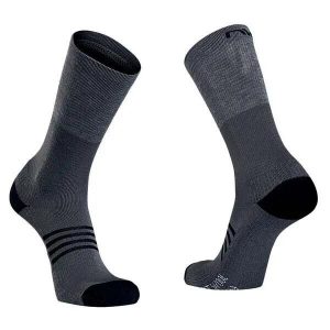 Skarpetki Northwave Extreme Pro High. Czarne skarpetki Northwave, bez wzorów. Za 190,50 zł.
