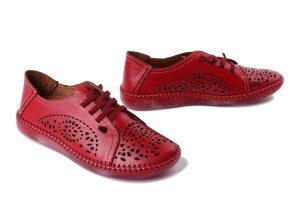 MANITU 840133-04 rot, półbuty damskie. Czerwone półbuty Manitu, na lato, w ażurowe wzory, ze skóry, bez obcasa, bez zapięcia. Za 271,92 zł.