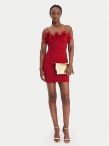 Guess Sukienka koktajlowa W6RK80 WI342 Czerwony Classic Fit. Czerwone sukienki Guess, z aplikacjami, z syntetyku, wizytowe, bez kołnierzyka, bez ramiączek. Za 699,99 zł.