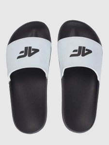 4F Klapki w kolorze czarno-białym rozmiar: 38. Białe klapki 4f, bez wzorów, z otwartym noskiem, bez obcasa. Za 61,46 zł.