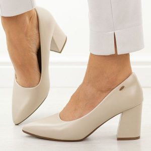 Beżowe czółenka damskie Potocki 41314. Brązowe czółenka POTOCKI, bez wzorów, ze skóry, bez obcasa, na słupku, bez zapięcia. Za 199,00 zł.