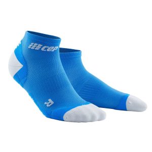 Skarpety do biegania damskie CEP Ultralight kompresyjne low-cut. Niebieskie skarpetki CEP, bez wzorów. Za 64,00 zł.