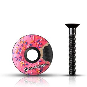 Czapka Riesel Design Top Cap STEM:CAP. Czerwone czapki RIESEL DESIGN, bez wzorów, z materiału. Za 147,00 zł.