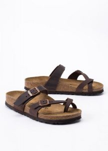 Japonki damskie BIRKENSTOCK MAYARI LEOI. Brązowe klapki Birkenstock, bez wzorów, bez obcasa. Za 449,99 zł.