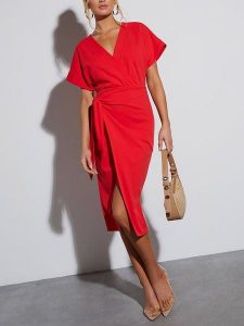 Milan Kiss Sukienka w kolorze czerwonym rozmiar: L. Czerwone sukienki Milan Kiss, l, bez wzorów, bez kołnierzyka, bez ramiączek, midi. Za 139,87 zł.