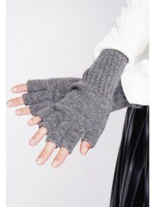 ASSUILI Rękawiczki w kolorze szarym rozmiar: onesize. Szare rękawiczki Assuili, bez wzorów, z materiału. Za 43,99 zł.