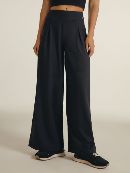 4F Spodnie z szerokimi nogawkami damskie 4F x Anna Lewandowska - czarne XL. Czarne spodnie dresowe 4f, l, bez wzorów, z dresówki. Za 189,99 zł.