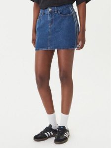 Adidas Spódnica jeansowa 3-Stripes KD2901 Niebieski Regular Fit. Niebieskie spódnice ADIDAS, bez wzorów, z bawełny. Za 278,99 zł.