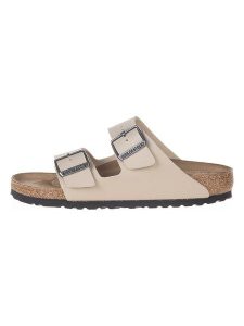 Birkenstock Klapki "Arizona" w kolorze beżowym rozmiar: 45. Brązowe klapki Birkenstock, bez wzorów, z otwartym noskiem, bez obcasa. Za 319,22 zł.