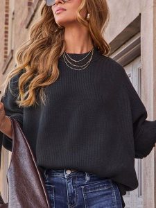 Milan Kiss Sweter w kolorze czarnym rozmiar: S. Czarne swetry oversize Milan Kiss, s, bez wzorów, bez ramiączek. Za 152,99 zł.