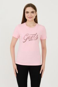 GUESS Różowy t-shirt Stones&embro Tee. Czerwone t-shirty Guess, s, z aplikacjami, bez kołnierzyka, bez ramiączek. W wyprzedaży za 198,99 zł.