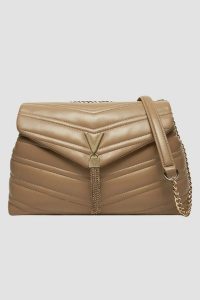 VALENTINO Duża beżowa damska torebka Privilege Flap Bag. Brązowe torebki klasyczne Valentino by Mario Valentino, z aplikacjami, duże, zdobione, bez dodatków. W wyprzedaży za 284,99 zł.