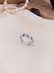 Pierres de Jade Pierścionek z cyrkoniami rozmiar: onesize. Różowe pierścionki Pierres de Jade, z cyrkonią, srebrne. Za 56,99 zł.