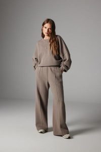 SPODNIE ANDREA TAUPE XL - Flawless. Spodnie dresowe Flawless, bez wzorów, z bawełny, z podwyższonym stanem. Za 379,00 zł.