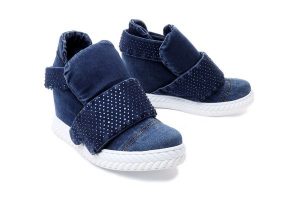 LANQIER 41C260 jeans, botki damskie. Niebieskie botki Lanqier, bez wzorów, z jeansu, bez obcasa, na koturnie, bez zapięcia. Za 149,95 zł.