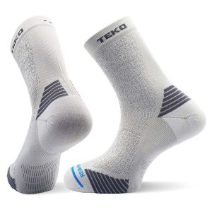 Skarpety do biegania Teko ecoRUN Short Crew Light Half Cushion 2.0. Białe skarpetki TEKO, bez wzorów. Za 43,00 zł.