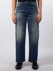 Diesel Clothes Dżinsy "Widee" - Comfort fit - w kolorze niebieskim rozmiar: W33. Niebieskie jeansy Diesel Clothes, z aplikacjami, z podwyższonym stanem. Za 202,03 zł.