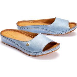 MACIEJKA 02628-62/00-5 niebieski, klapki damskie. Niebieskie klapki Maciejka, bez wzorów, ze skóry, bez obcasa, na koturnie. Za 251,92 zł.